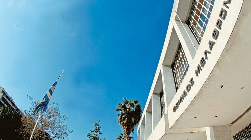 Απόφαση σταθμός: Ίδιοι μισθοί για μπλοκάκια – συμβασιούχους με τους «αορίστου χρόνου»